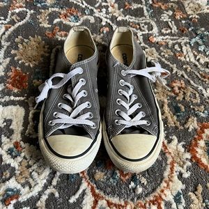 Gray Converse All Stars Size 6 in Men and 8 in Women
